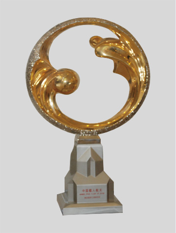 圓夢紀念品——由中國航天員科研訓練中心贈予美亞公司